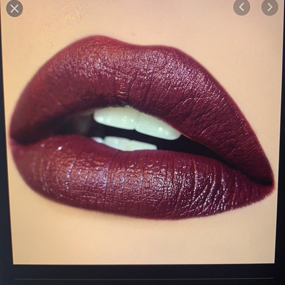 Kylie Cosmetics Vixen Matte Liquid Lipstick - Picture 2 of 5